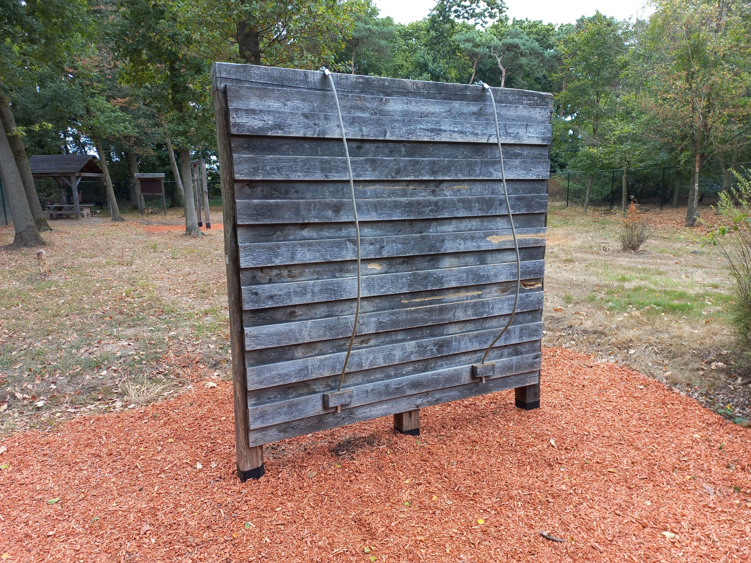 schoonmaak stormbaan hout minder glad schoonmaak sporttoestellen