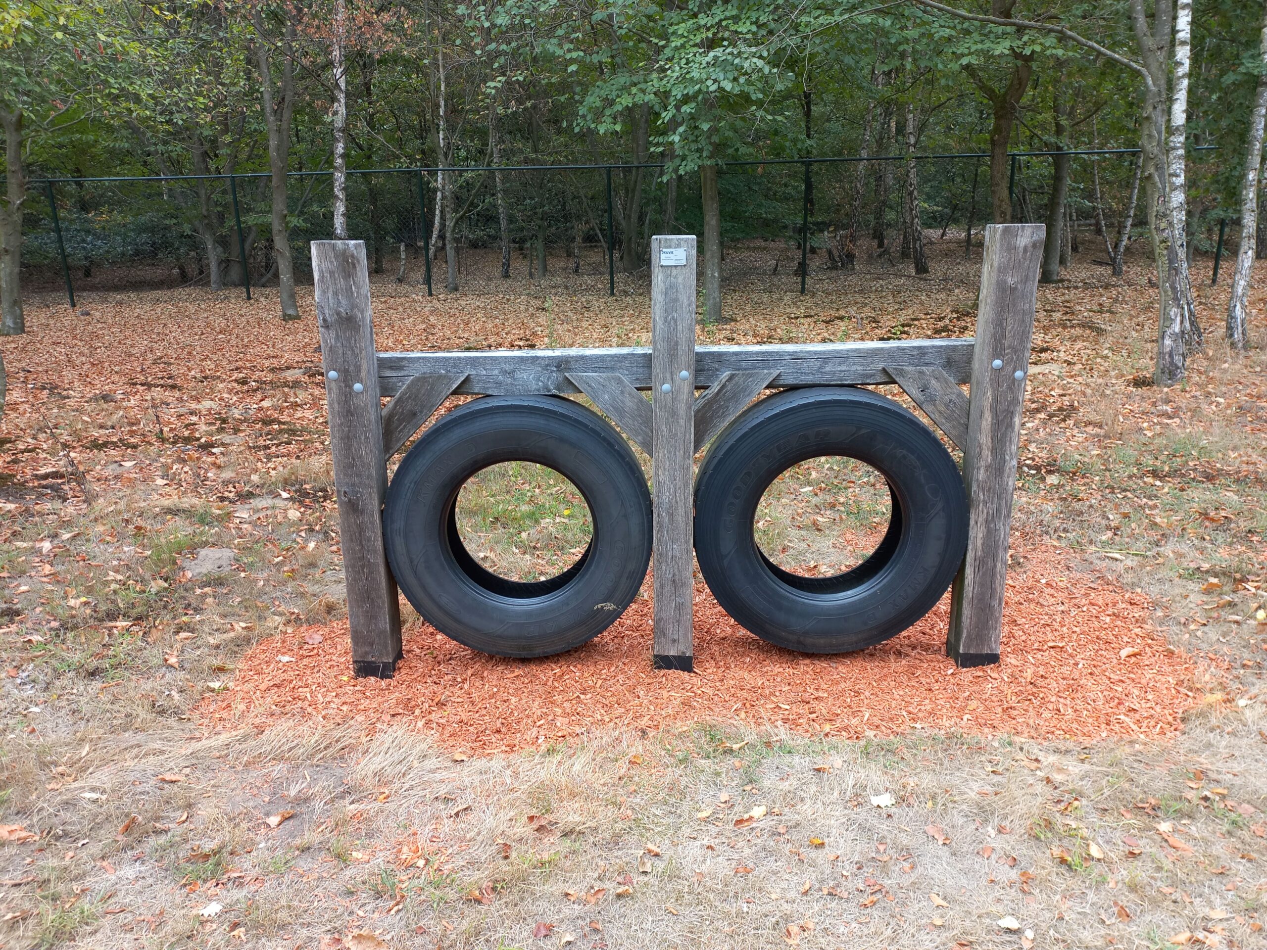 schoonmaak houten speeltuin buiten