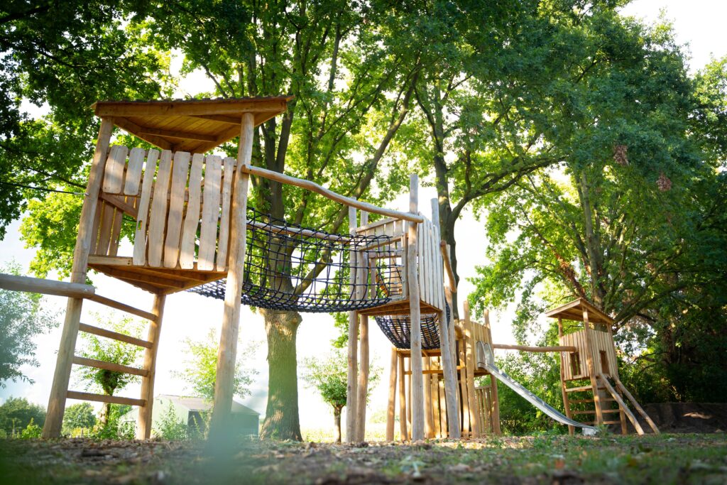 Duurzame houten DEUVIE speelomgeving in Aarle-Rixtel