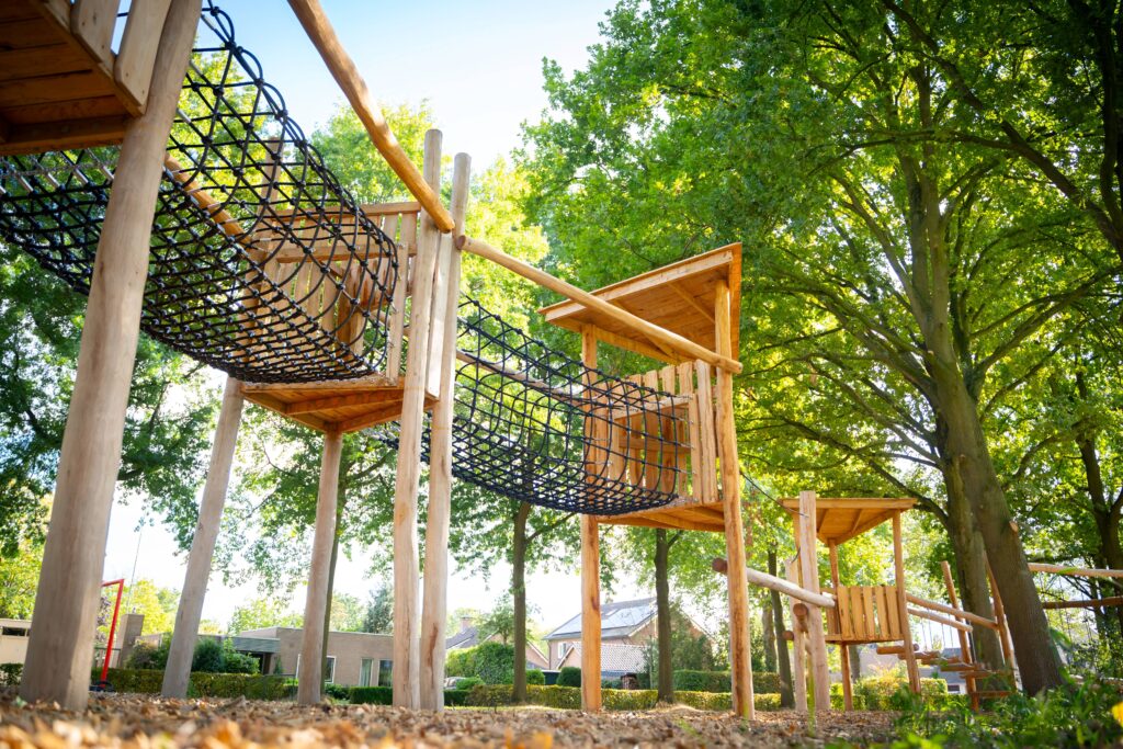 Duurzame houten DEUVIE speelomgeving in Aarle-Rixtel