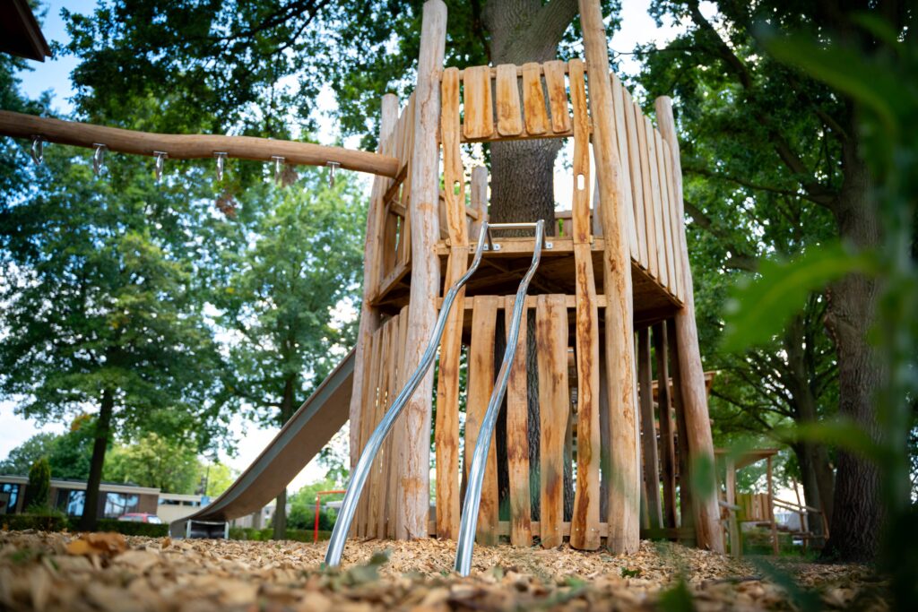Duurzame houten DEUVIE speelomgeving in Aarle-Rixtel