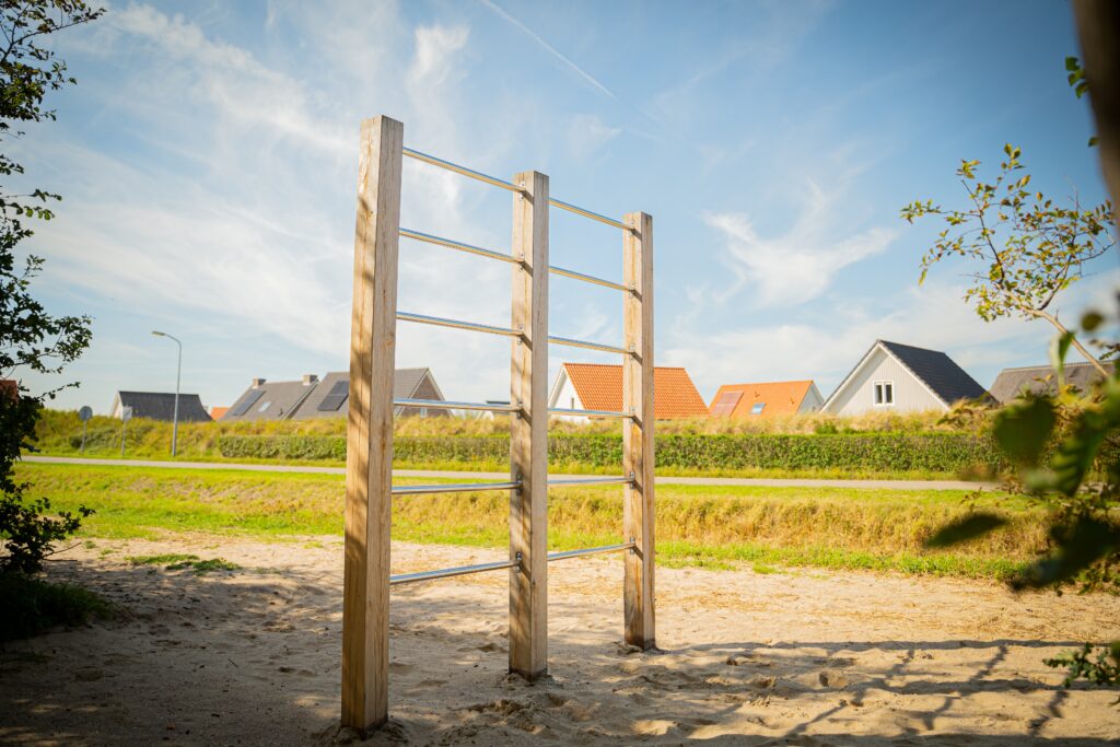 houten sport toestel buiten ouddorp duin sporten buiten houten sporttoestel houten stormbaan buiten