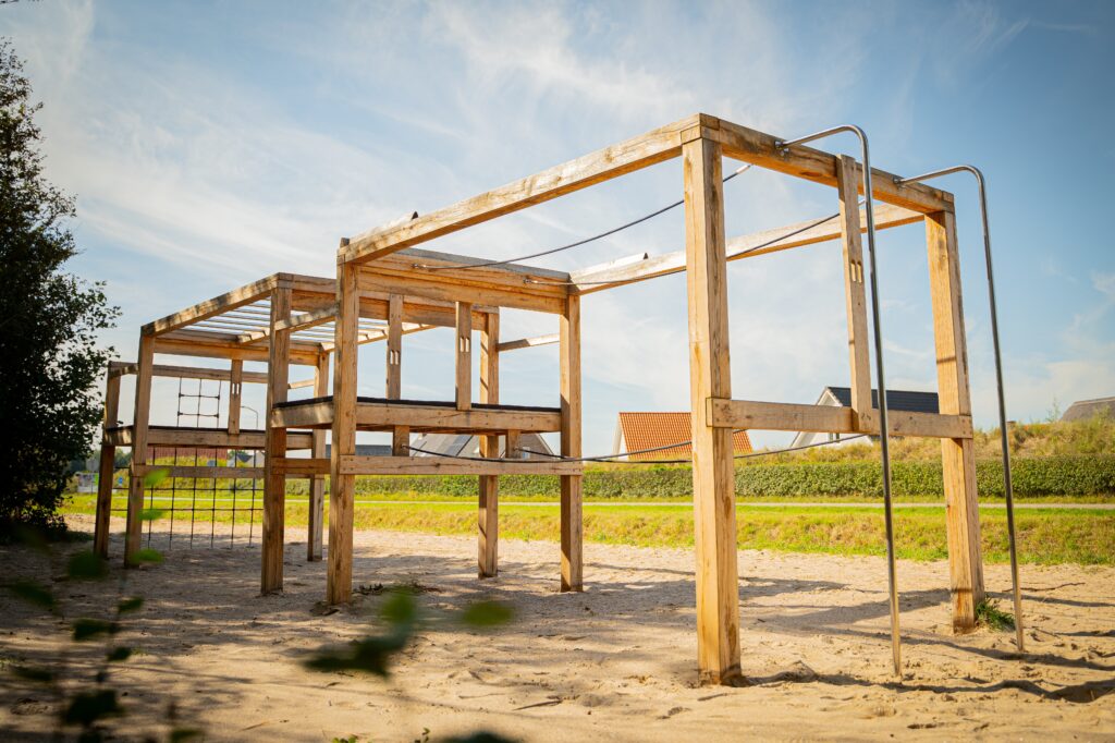 houten sport toestel buiten ouddorp duin sporten buiten houten sporttoestel houten stormbaan buiten