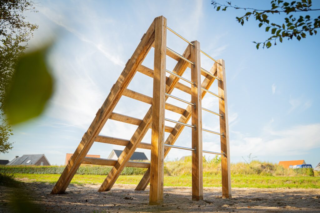 houten sport toestel buiten ouddorp duin sporten buiten houten sporttoestel houten stormbaan buiten